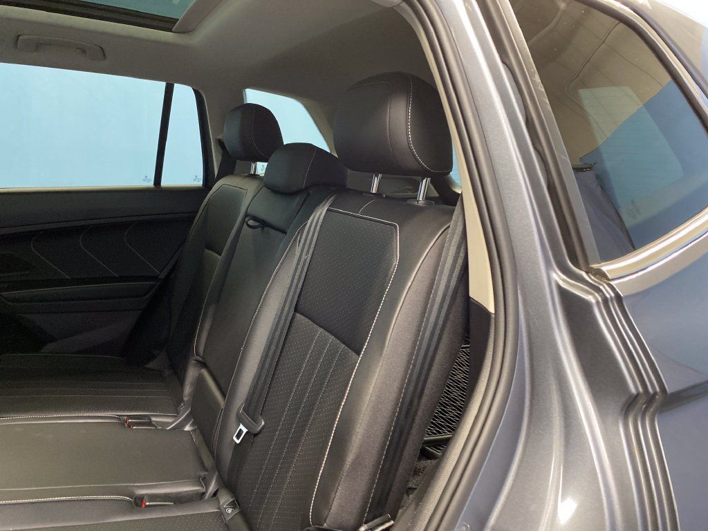 Used 2022 Volkswagen Tiguan SE AWD/4WD image 27