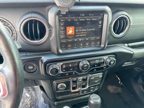 Used 2023 Jeep Gladiator Overland w/ Popular Equipment Package AWD/4WD image 16