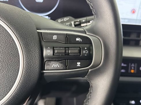Used 2025 Kia Sportage SX image 25