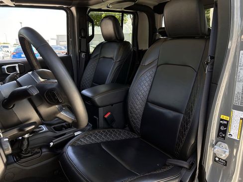 Used 2023 Jeep Gladiator Overland AWD/4WD image 27