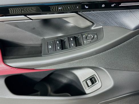 Used 2025 BMW 530i w/ M Sport Package image 18