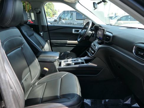 Used 2023 Ford Explorer XLT w/ Equipment Group 202A RWD image 25