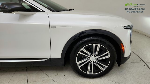 Used 2025 Cadillac Lyriq Luxury w/ LPO, Floor Liner Package RWD image 21