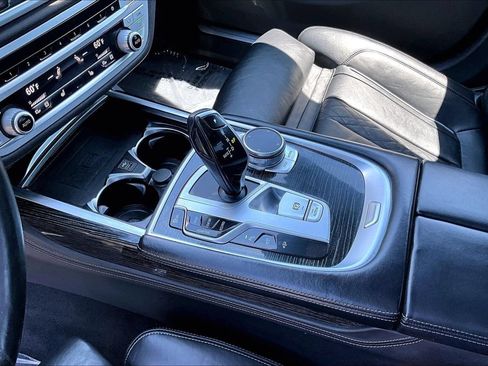 Used 2021 BMW 750i xDrive w/ M Sport Package AWD/4WD image 33