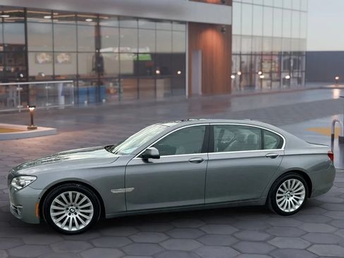 Used 2013 BMW 750Li RWD image 3