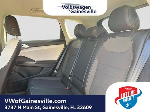 Used 2025 Volkswagen Taos SE FWD image 13