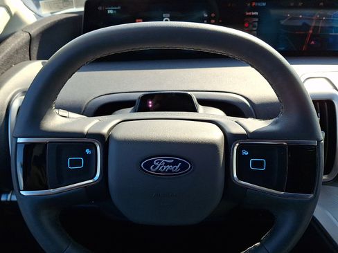Certified 2025 Ford Expedition Active AWD/4WD image 22