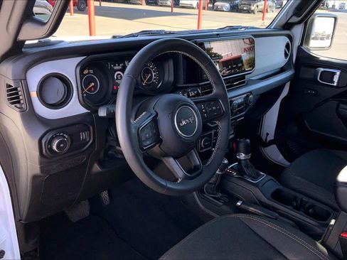 Used 2025 Jeep Wrangler Sport S image 18