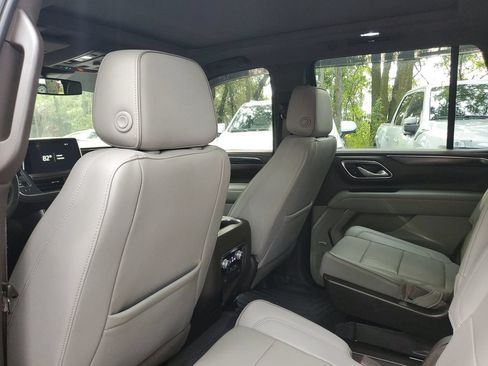 Used 2023 GMC Yukon SLT RWD image 9