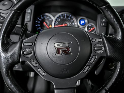 Used 2016 Nissan GT-R Premium image 28