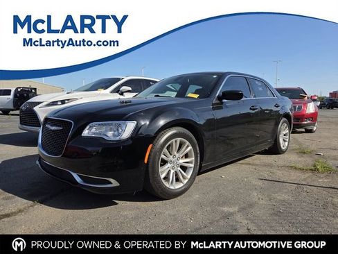 Used 2017 Chrysler 300 Limited image 1