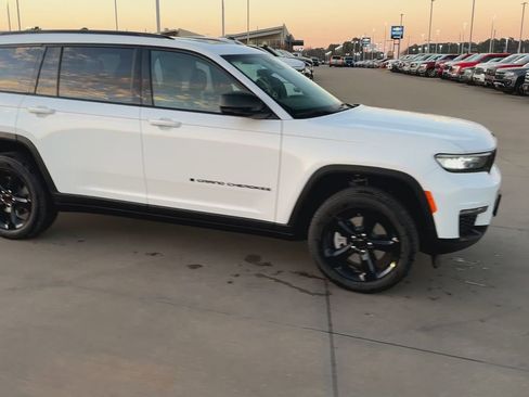 New 2025 Jeep Grand Cherokee L Limited w/ Black Appearance Package AWD/4WD image 3