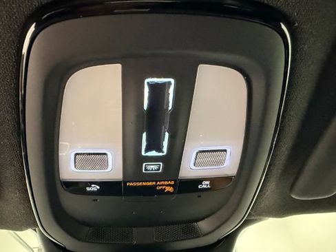 Used 2022 Volvo XC40 P8 Recharge Plus AWD/4WD image 16