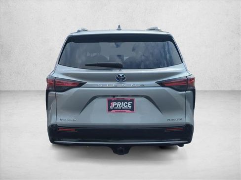 Certified 2025 Toyota Sienna Platinum AWD/4WD image 7