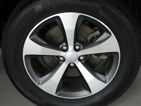 Used 2022 Jeep Cherokee Limited image 41