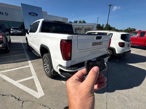 Used 2021 GMC Sierra 1500 AT4 w/ AT4 Premium Package AWD/4WD image 18