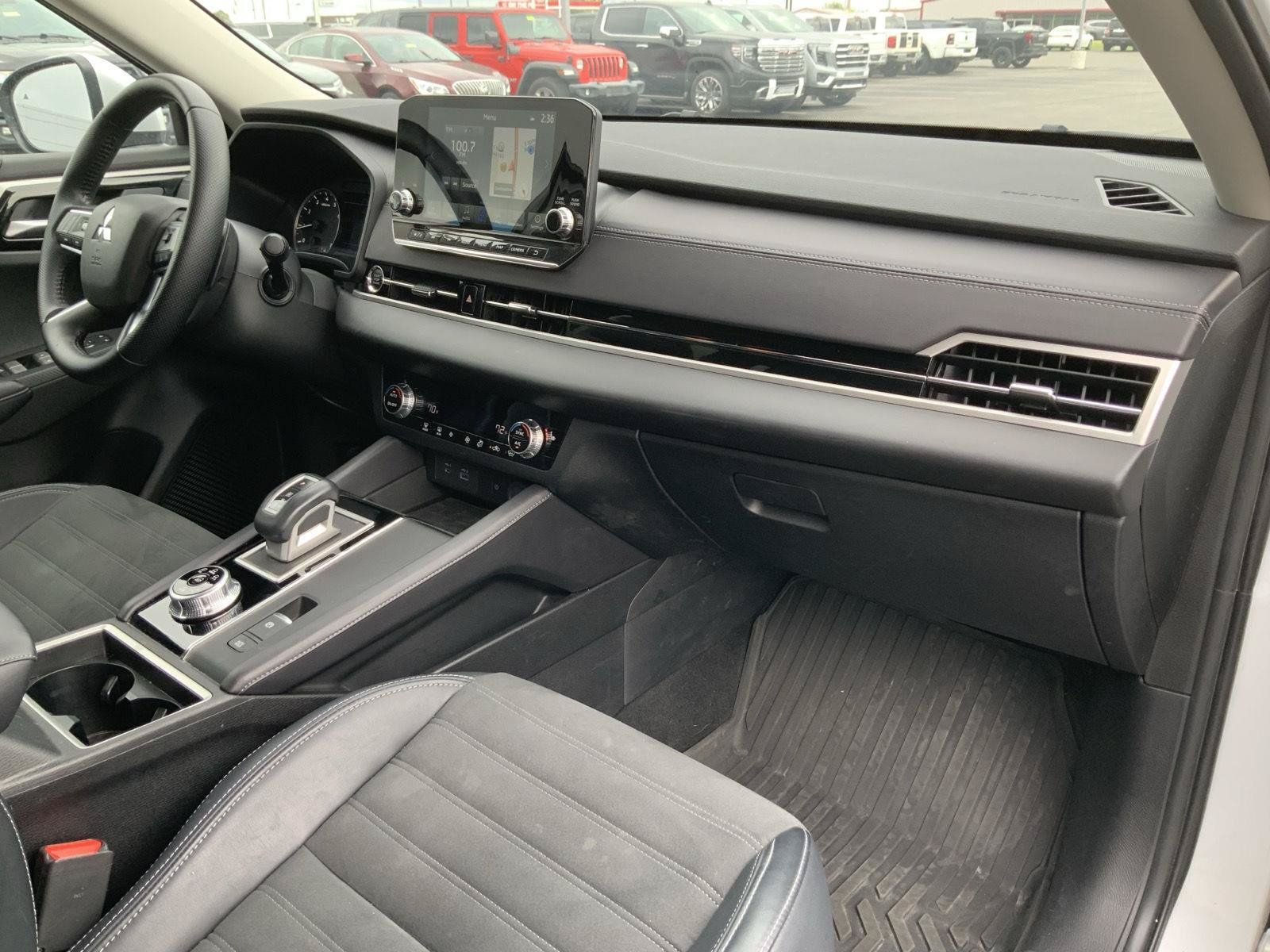 Used 2024 Mitsubishi Outlander SE AWD/4WD image 53
