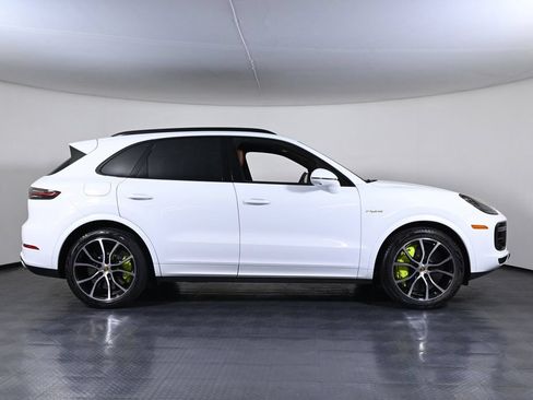 Certified 2023 Porsche Cayenne Turbo S AWD/4WD image 8