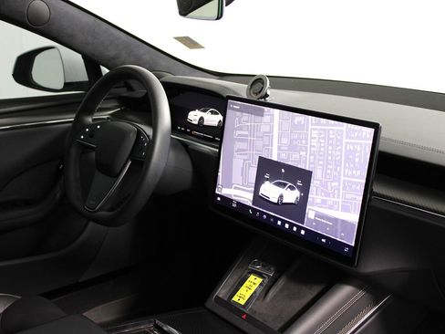 Used 2022 Tesla Model S Plaid image 12