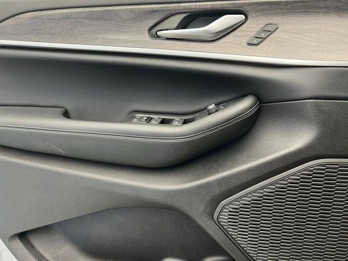 Used 2023 Jeep Grand Cherokee Limited image 21