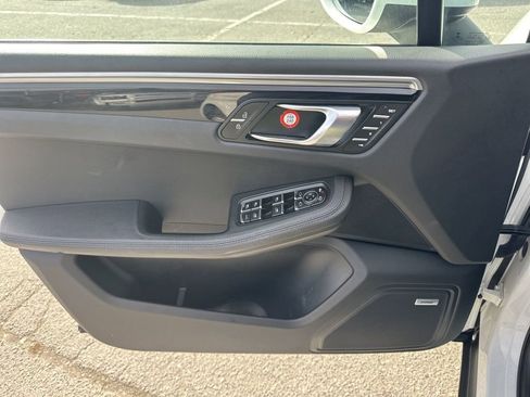 Used 2021 Porsche Macan image 26