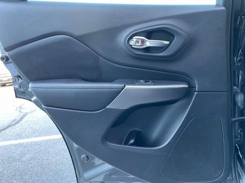 Used 2022 Jeep Cherokee Limited w/ Mopar Interior Package image 24