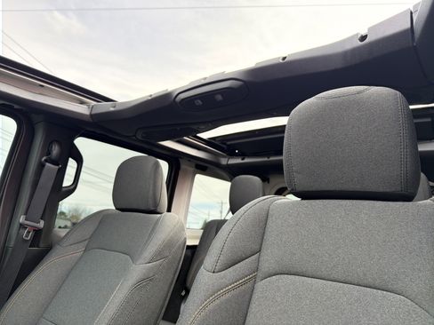 Certified 2025 Jeep Wrangler Sahara w/ Safety Group image 23