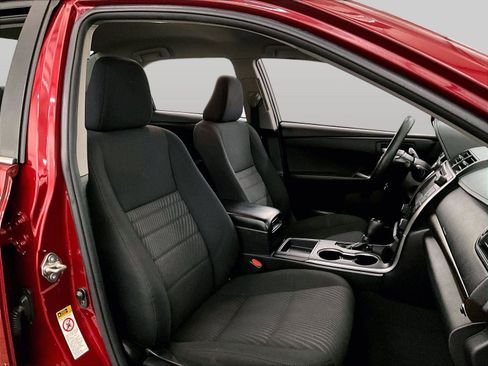 Used 2016 Toyota Camry LE image 7