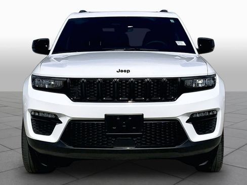 Used 2025 Jeep Grand Cherokee Limited w/ Black Appearance Package image 3