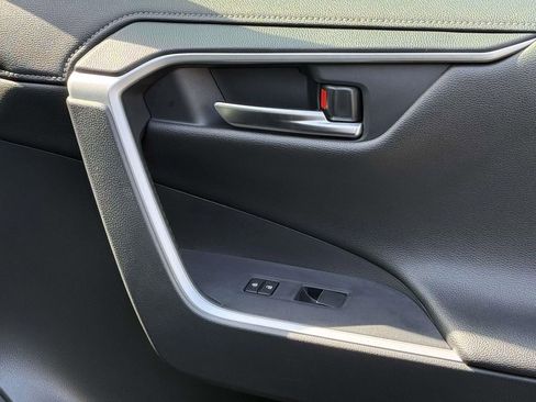 Used 2019 Toyota RAV4 Limited w/ Advanced Technology Package image 8