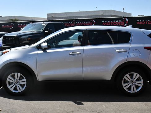 Used 2019 Kia Sportage LX AWD/4WD image 4