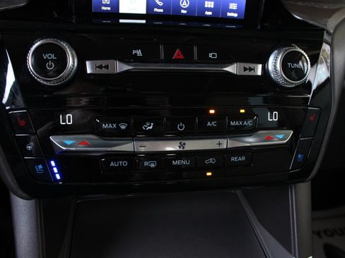 Used 2021 Ford Explorer Platinum w/ Equipment Group 601A AWD/4WD image 44