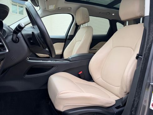 Used 2018 Jaguar F-PACE Premium AWD/4WD image 12