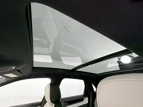 Certified 2026 Porsche Cayenne AWD/4WD image 34