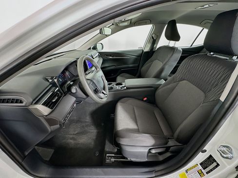 Used 2025 Toyota Camry LE image 13