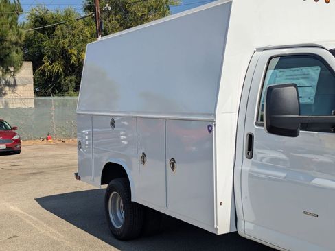 New 2025 GMC Savana 3500 w/ Power Convenience Package image 22