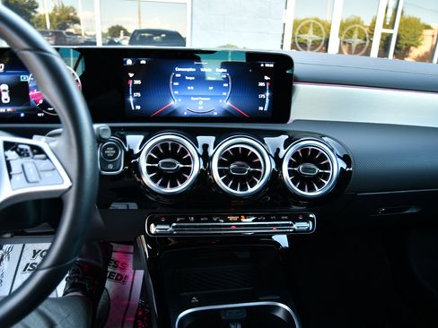 Used 2025 Mercedes-Benz CLA 250 image 19