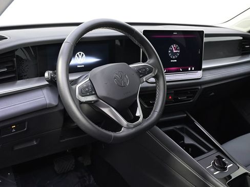 Used 2026 Volkswagen Tiguan SE AWD/4WD image 11