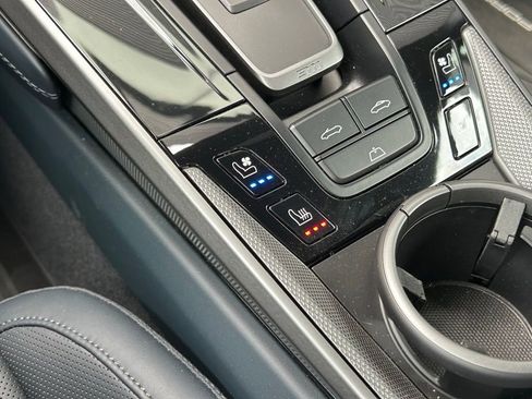 Certified 2025 Porsche 911 Carrera RWD image 32