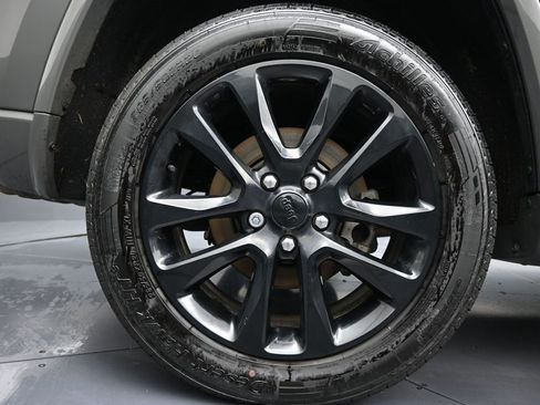 Used 2022 Jeep Grand Cherokee Laredo X image 9