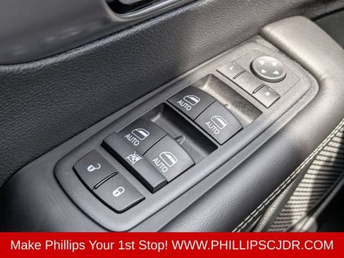 Certified 2026 Chrysler Pacifica Select FWD image 23