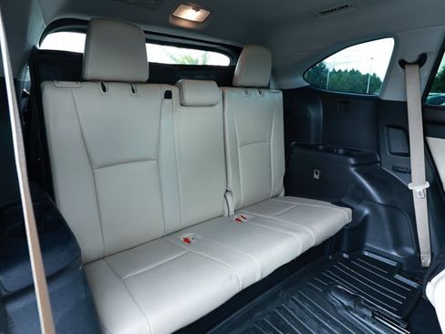 Used 2022 Toyota Highlander XLE FWD image 34