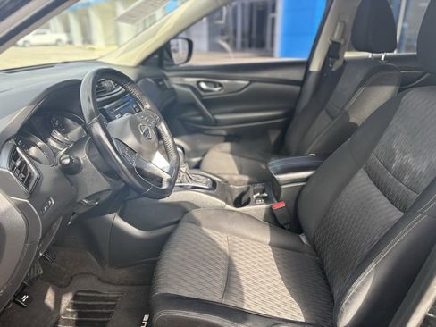 Used 2017 Nissan Rogue SV image 8