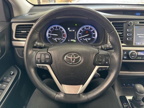 Used 2018 Toyota Highlander XLE image 21