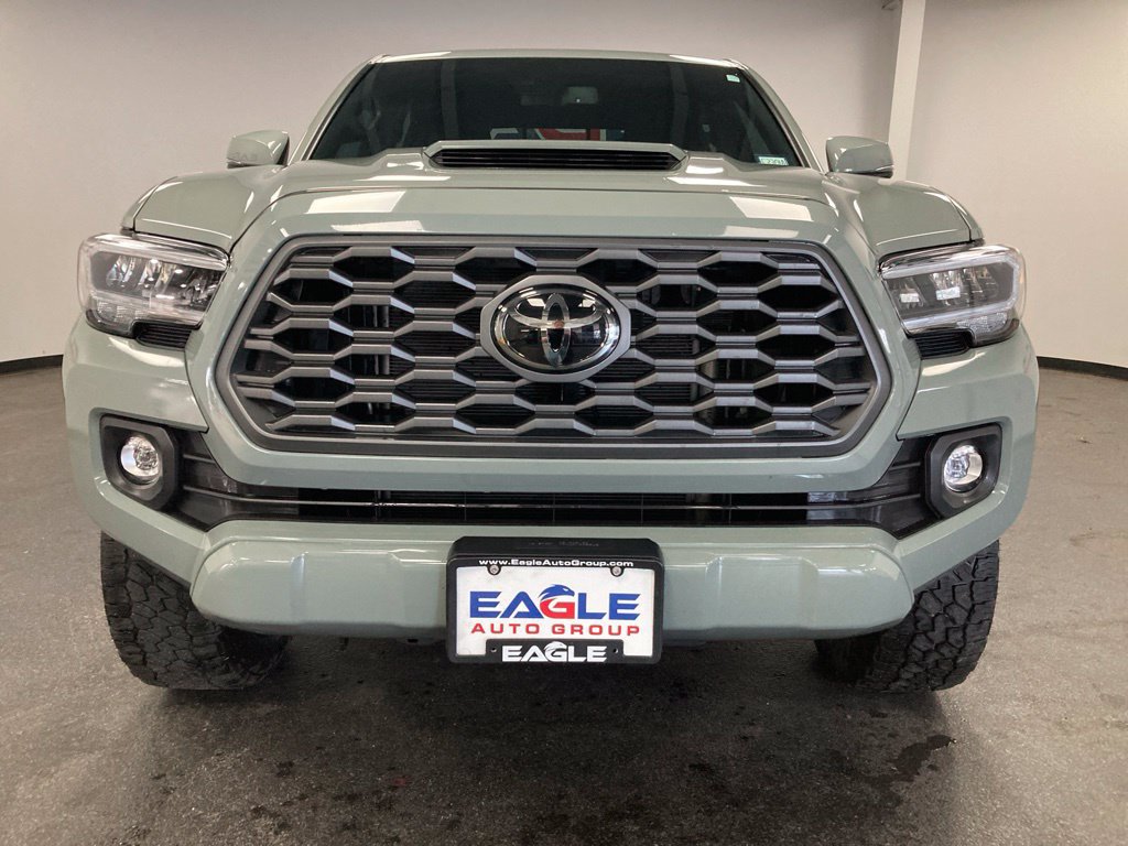 Used 2023 Toyota Tacoma TRD Sport w/ Technology Package AWD/4WD image 4