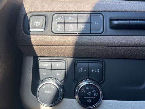 Used 2022 GMC Yukon XL Denali image 22