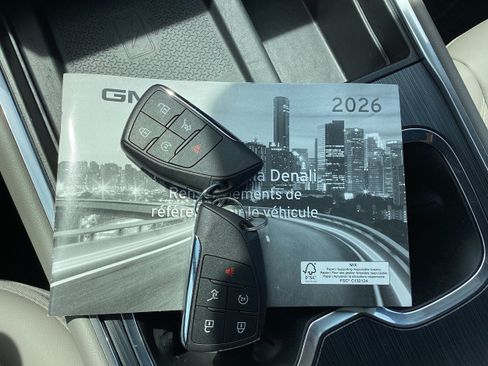 Used 2026 GMC Acadia Elevation w/ Elevation Premium Package FWD image 23