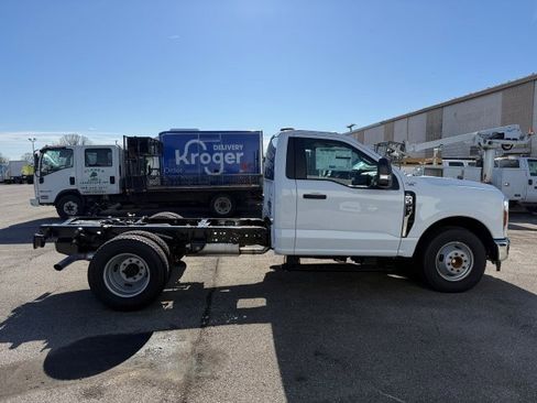 New 2026 Ford F350 XL w/ XL Chrome Package RWD image 7