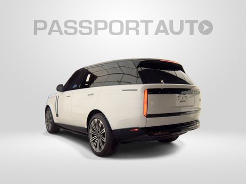 Used 2023 Land Rover Range Rover SE AWD/4WD image 3