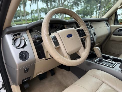 Used 2013 Ford Expedition XLT RWD image 11